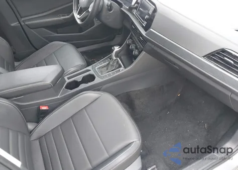 2024 Volkswagen Jetta 1.5T Se from USA, damaged, VIN 3VWEM7BU7RM017890